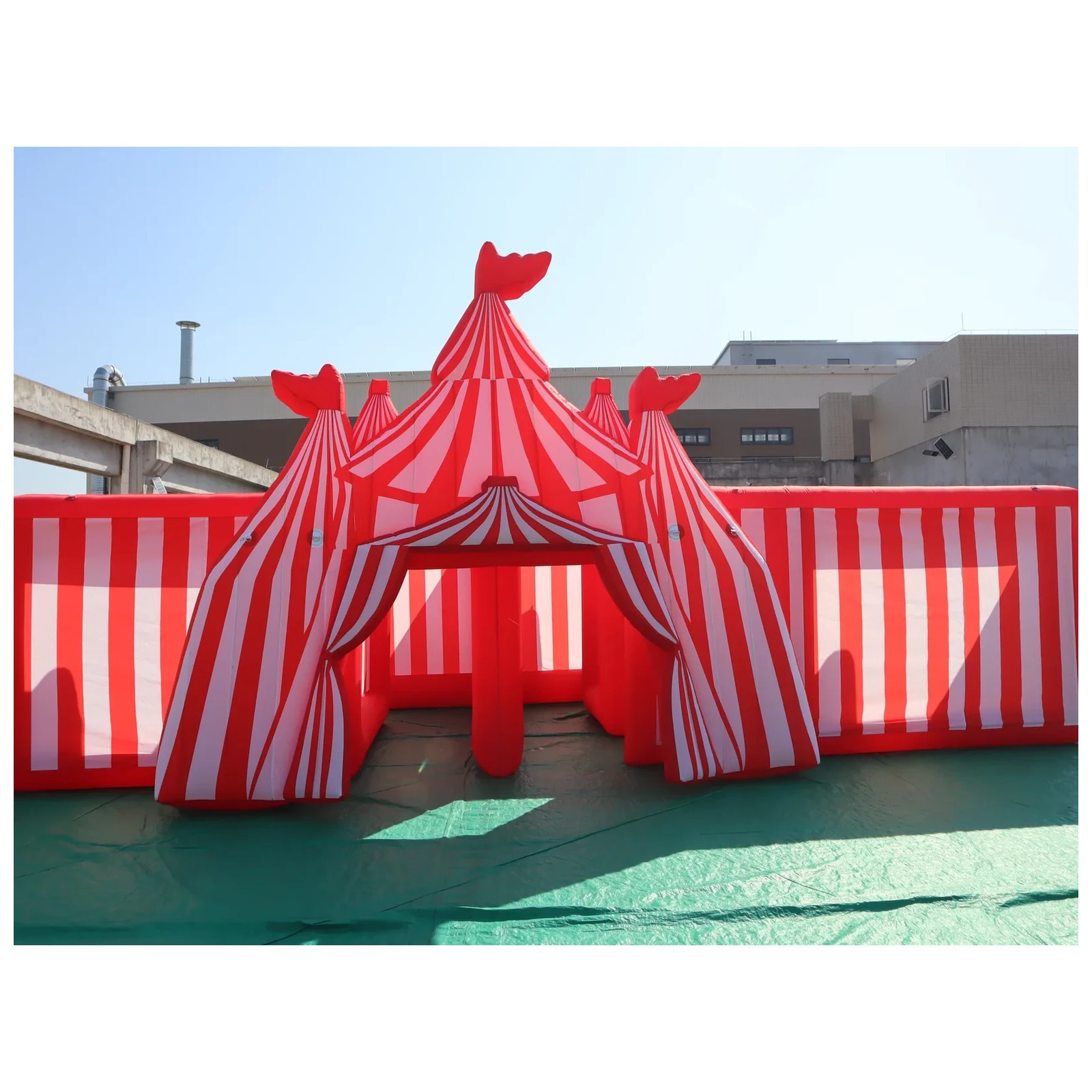 Large Red White Circus Inflata - Kids Outdoor Venues 评论和价格